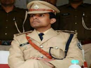 living-by-example-an-ips-officer-who-has-honed-skills-of-tracing-recovery-of-mobile-handsets-